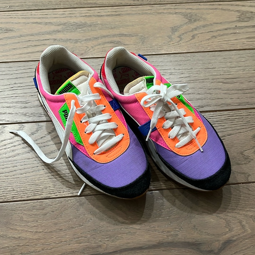 Puma women’s future rider sneakers, size 7
